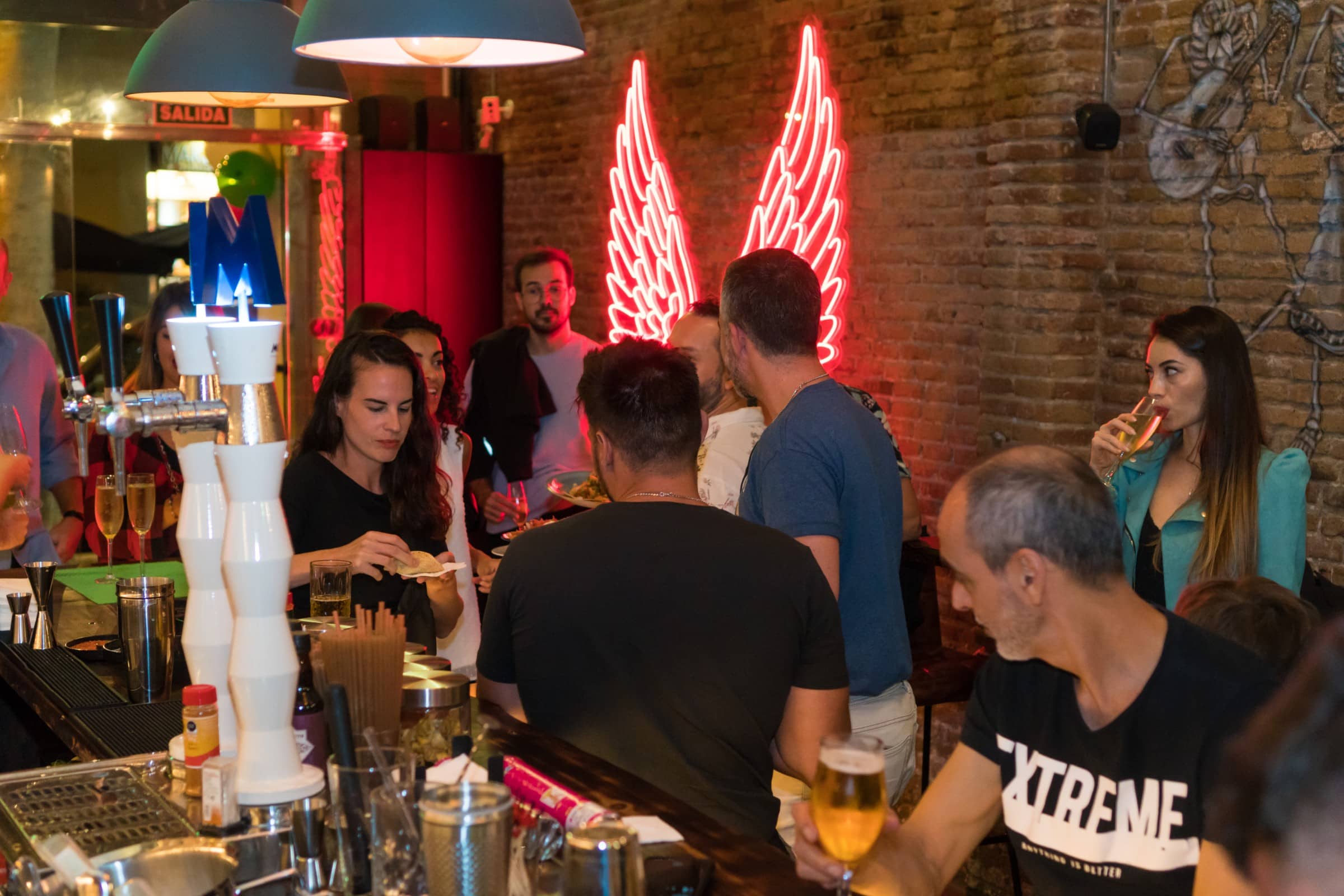 Gente disfrutando del ambiente en La Condesa