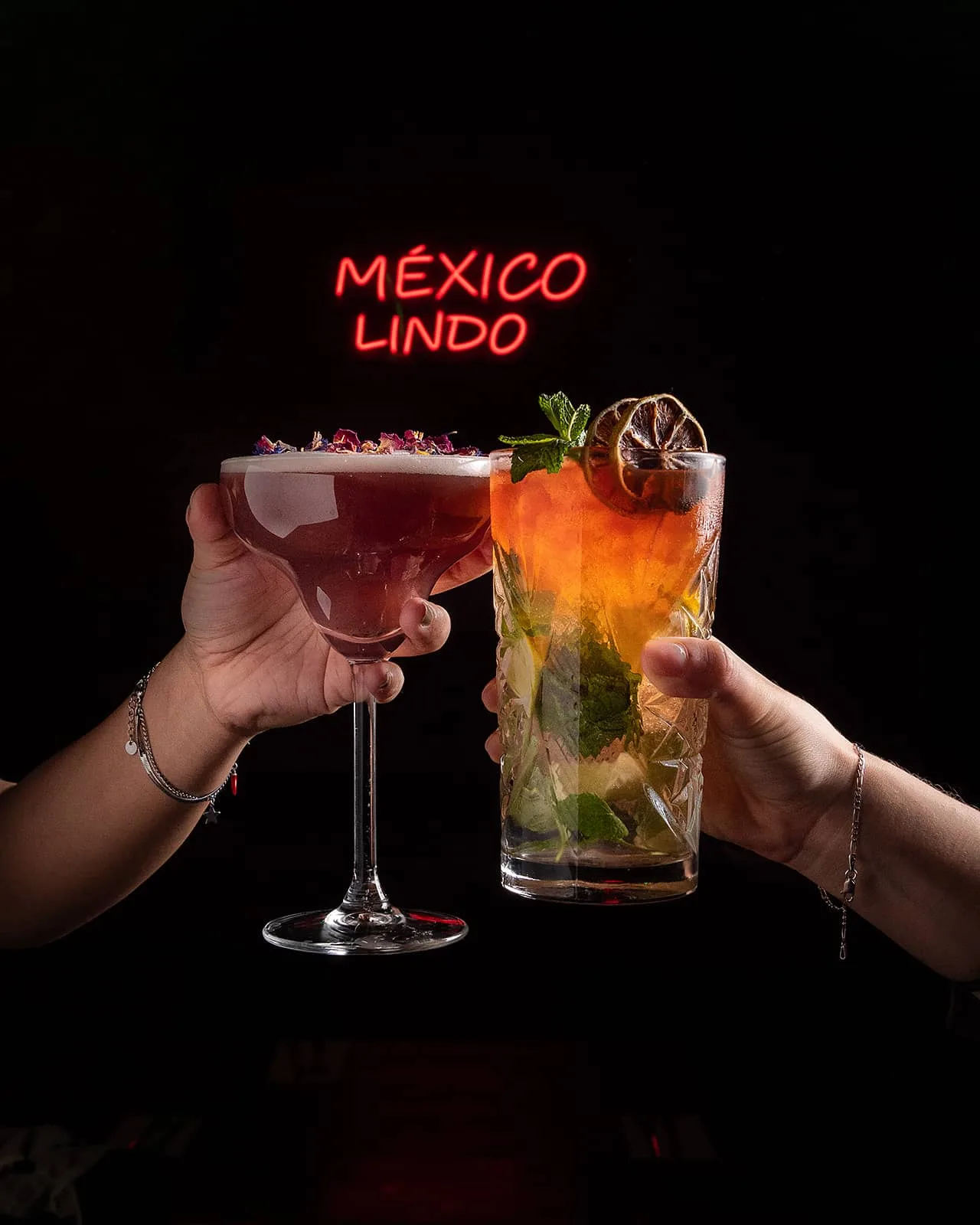Disfruta de nuestros cocteles mexicanos en La Condesa Barcelona