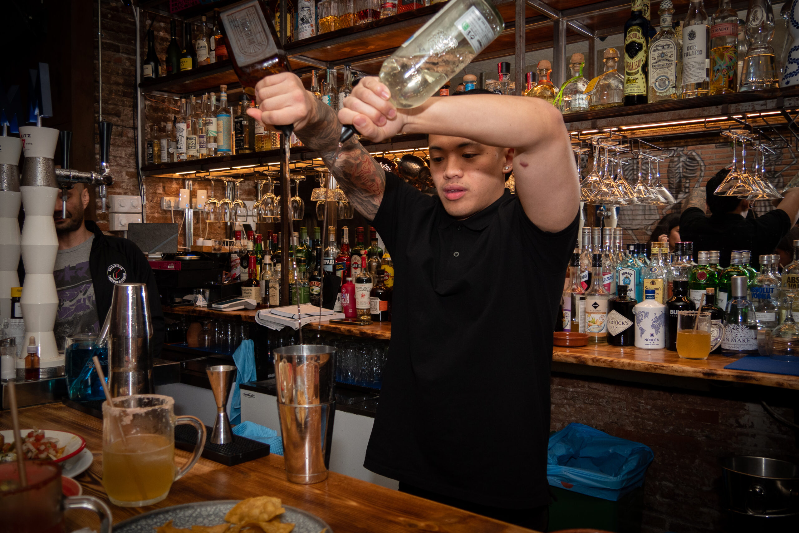 Celebración de grupo en La Condesa, restaurante mexicano para eventos en Barcelona