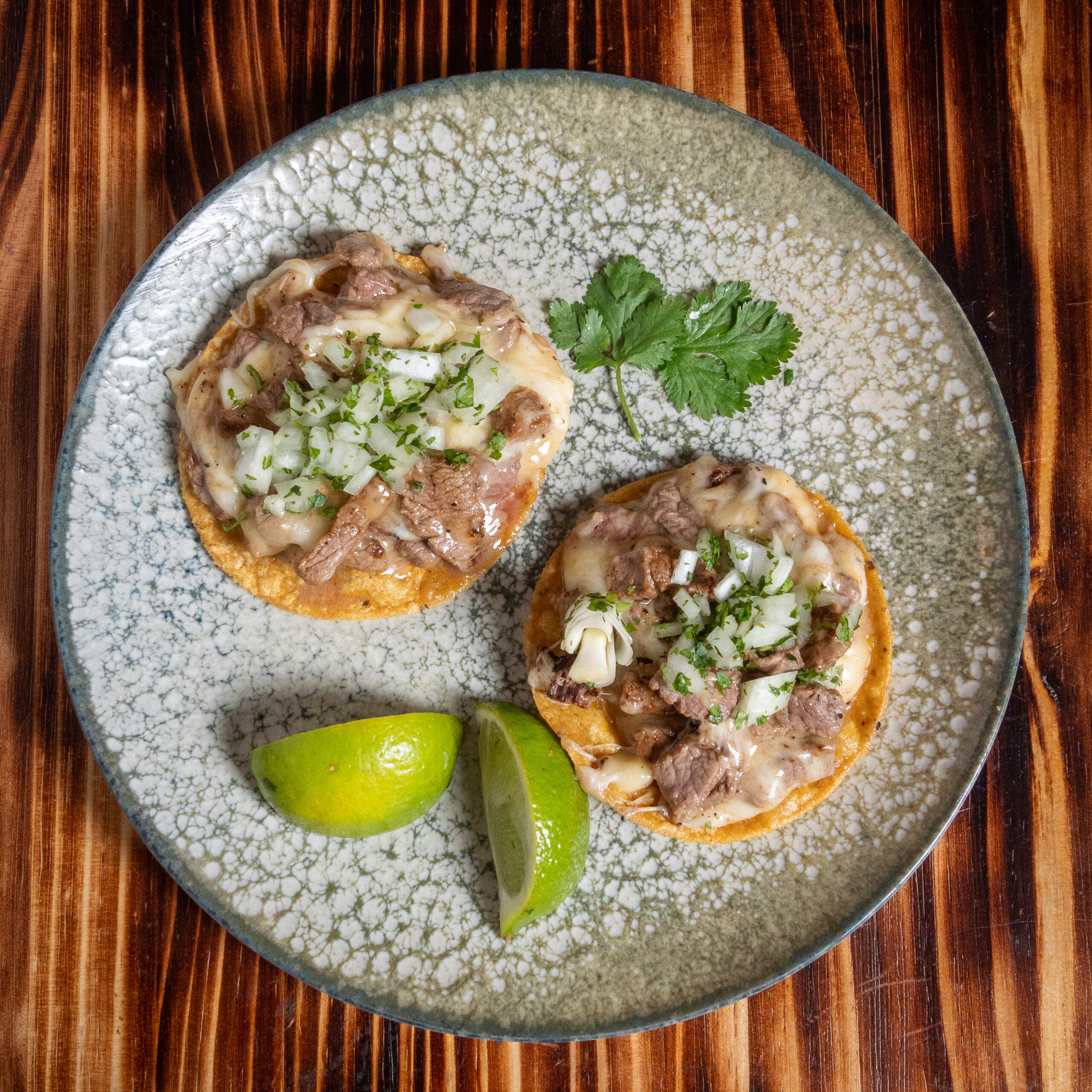 Volcanes de bistec con queso fundido